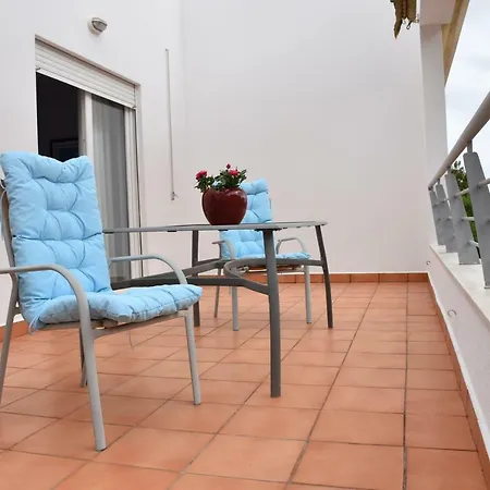 Terrace Oasis ססימברה